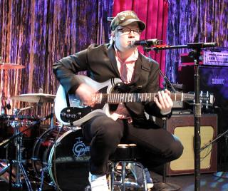 Image: 65200151_stumponstage-abc8dd.jpg